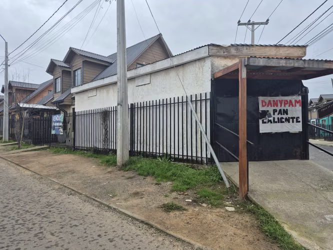 Oportunidad ,Casa esquina 3D/2B/2E ,Con Local Comercial ,Plena Avenida