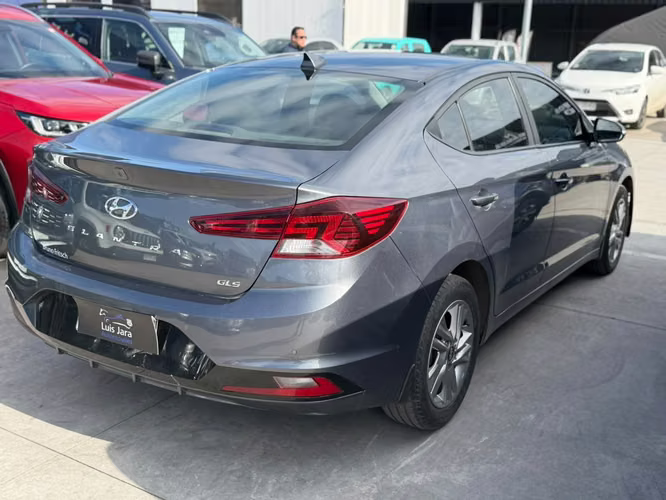 HYUNDAI ELANTRA AUTOMATICO