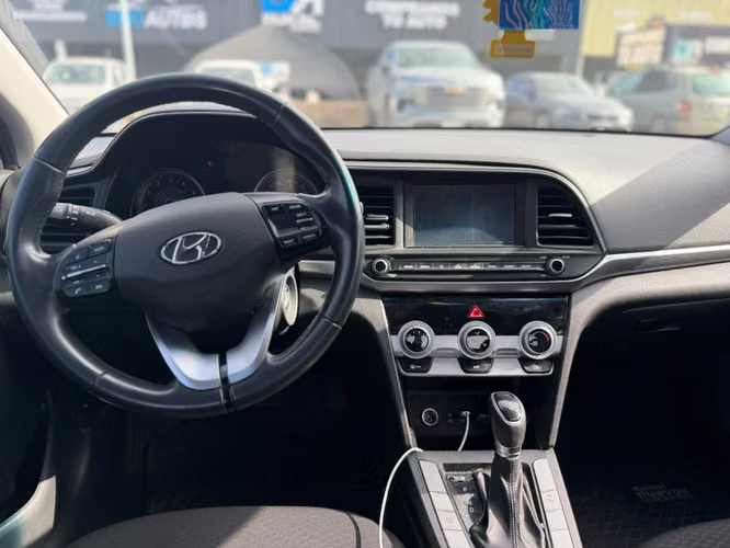 HYUNDAI ELANTRA AUTOMATICO