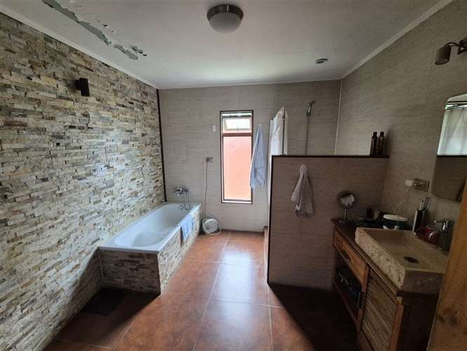 Casa en sitio tipo parcela en venta en Los Angeles - Imagen 40