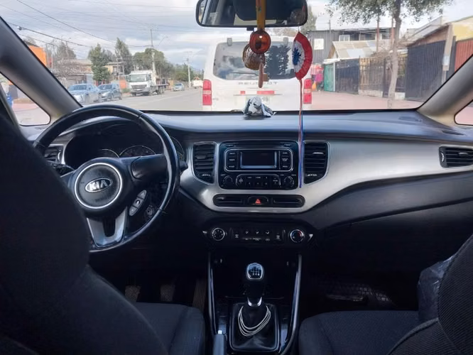 Kia carens 2017