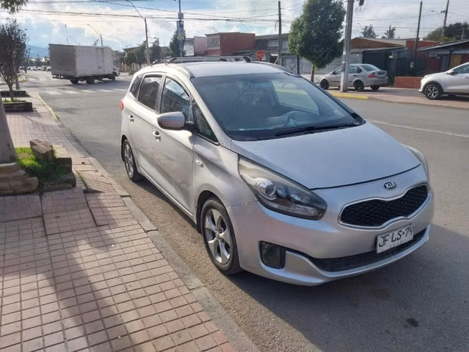 Kia carens 2017