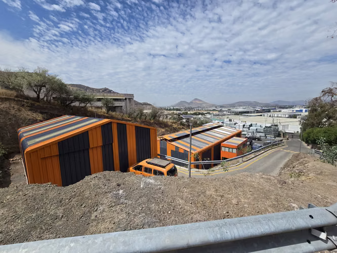 Propiedad Comercial con Bodegas y amplias oficinas. IDEAL EMPRESA COMERCIALIZADORA