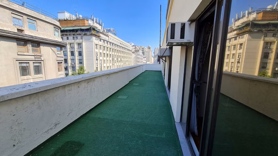 PLENO BARRIO CÍVICO DE SANTIAGO: OFICINA DE 240 M2 EN MORANDE CON HUÉRFANOS