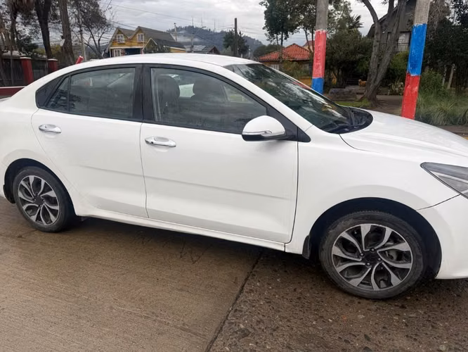 Kia Rio 4 sedan 1.4 EX full