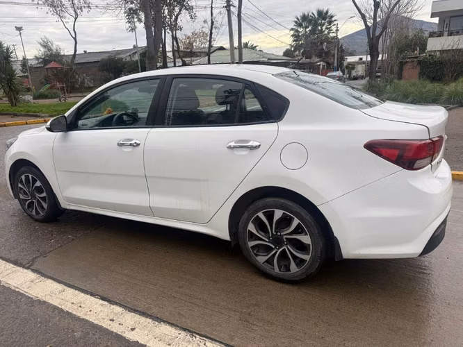 Kia Rio 4 sedan 1.4 EX full