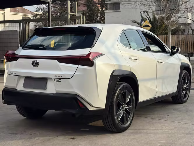 LEXUS UX200