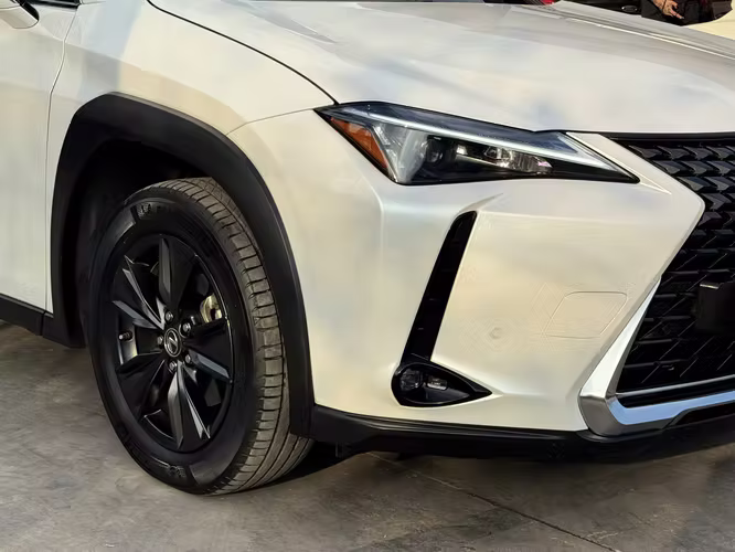LEXUS UX200