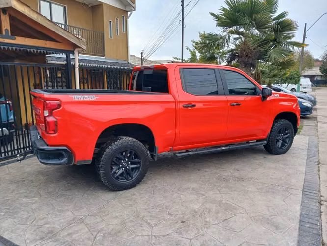 Chevrolet Silverado trail boss 2 dueños