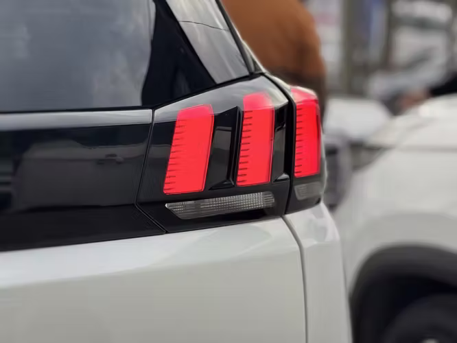 PEUGEOT 5008