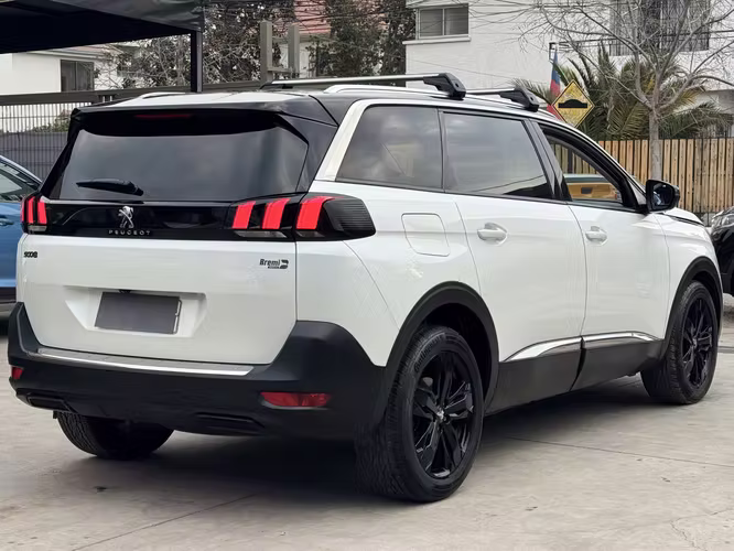 PEUGEOT 5008