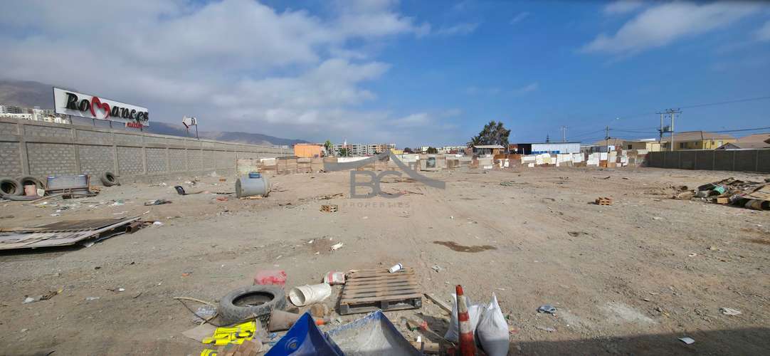Se vende terreno en esquina. 2.688 m². (178565)