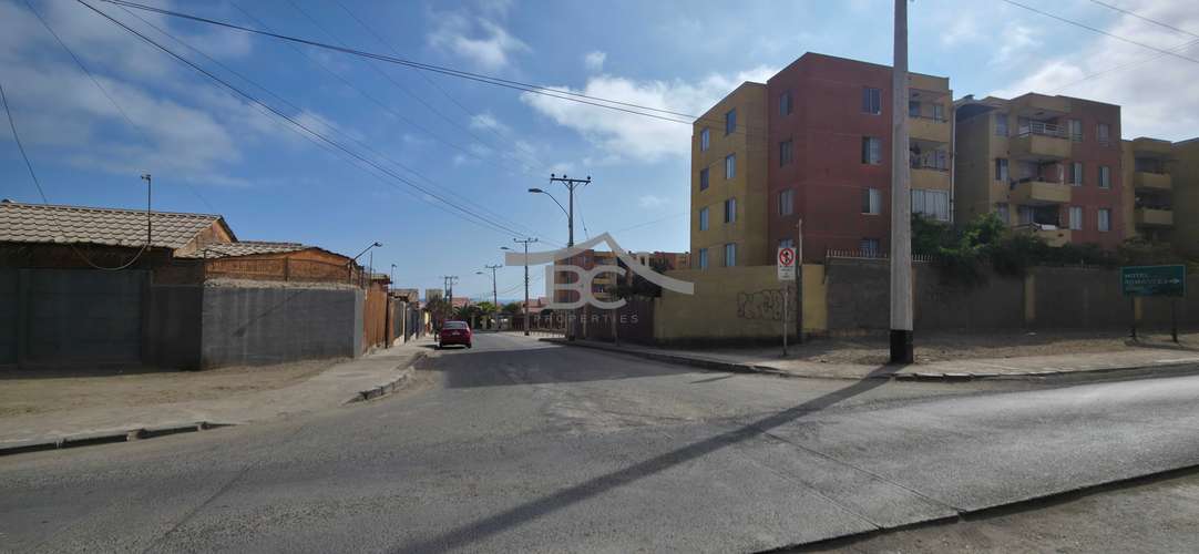 Se vende terreno en esquina. 2.688 m². (178565)