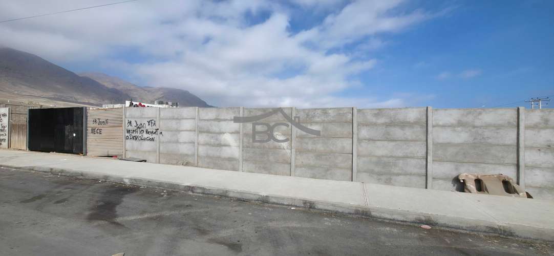 Se vende terreno en esquina. 2.688 m². (178565)