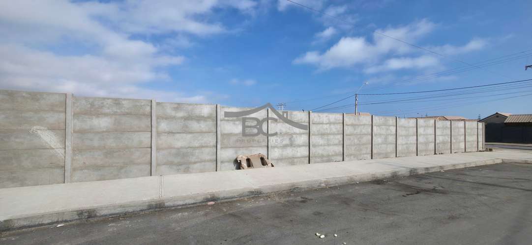 Se vende terreno en esquina. 2.688 m². (178565)
