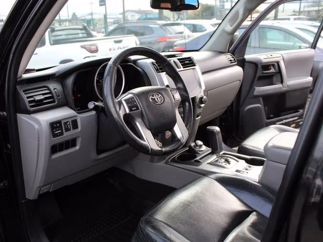 TOYOTA 4Runner 4.0 AT 2011