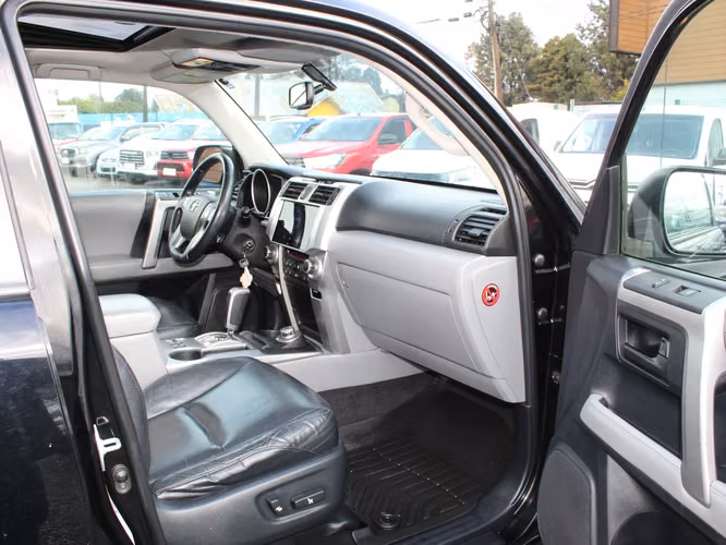 TOYOTA 4Runner 4.0 AT 2011