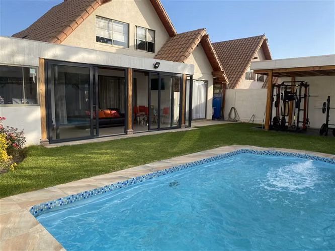 Casa en venta de 5 dorm. en Peñalolén