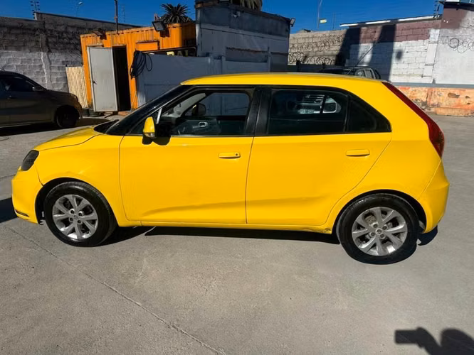 Auto MG 3 año 2018