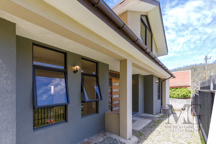 AMPLIA CASA EN ARRIENDO – SECTOR BELLAVISTA, TOMÉ
