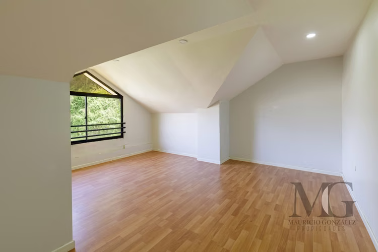 AMPLIA CASA EN ARRIENDO – SECTOR BELLAVISTA, TOMÉ