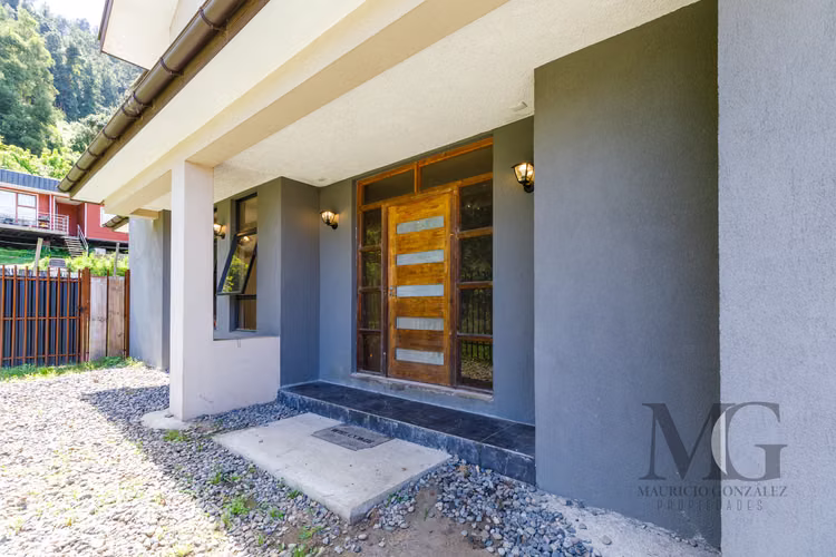 AMPLIA CASA EN ARRIENDO – SECTOR BELLAVISTA, TOMÉ