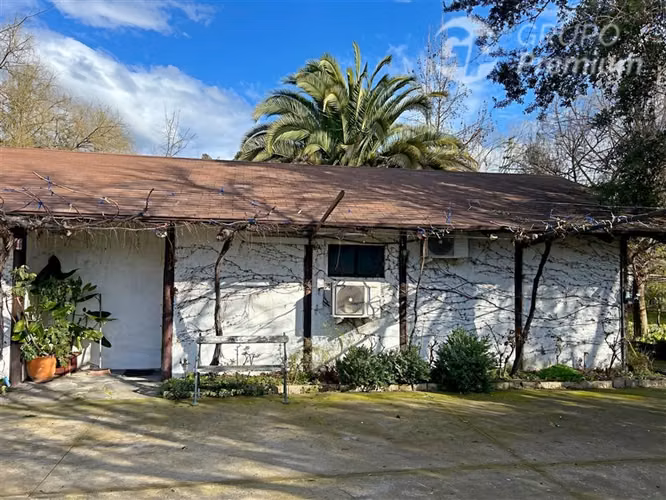Casa familiar con piscina y quincho en Curicó. Trato directo