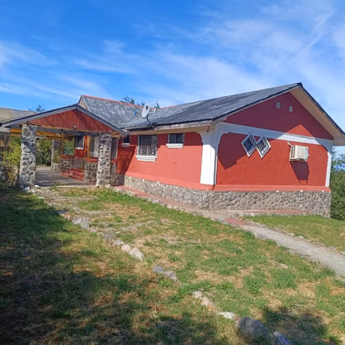 ¡CASA EN PUERTO MONTT CON VISTA AL MAR Y GRAN TERRENO!
