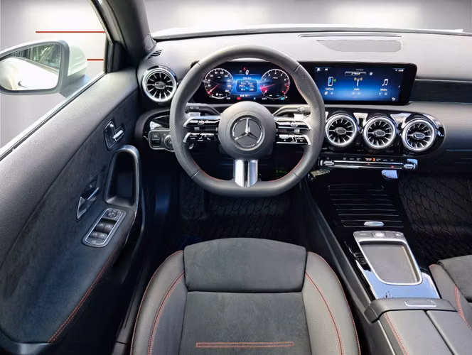 MERCEDES-BENZ A200 LOOK AMG 1.3 AUT  2026