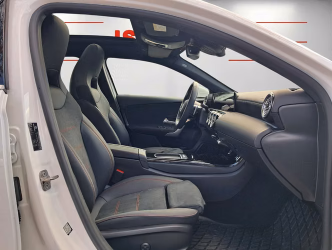 MERCEDES-BENZ A200 LOOK AMG 1.3 AUT  2026