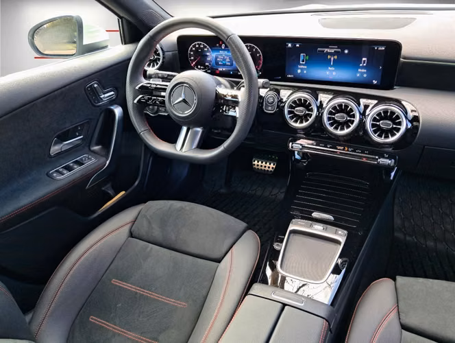 MERCEDES-BENZ A200 LOOK AMG 1.3 AUT  2026