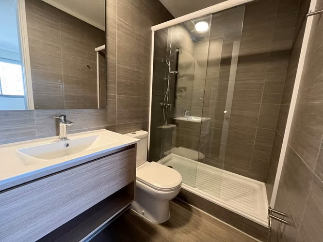 MODERNO DEPARTAMENTO 2D CON AMPLIA TERRAZA A PASOS DEL METRO IRARRÁZAVAL