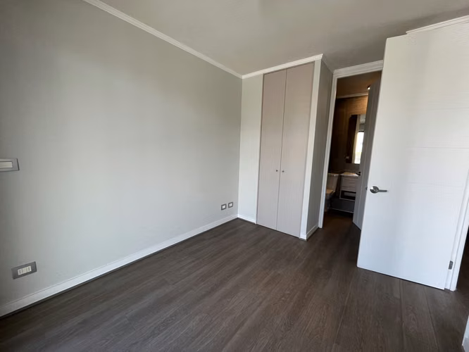 MODERNO DEPARTAMENTO 2D CON AMPLIA TERRAZA A PASOS DEL METRO IRARRÁZAVAL
