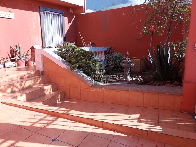 Casa Hostal con 8 Dormitorios Sector Sur