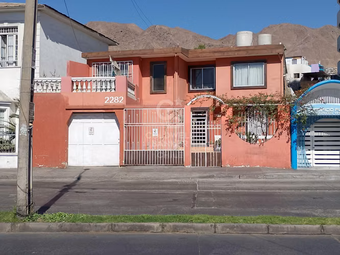 Casa Amplia con 8 Dormitorios Sector Sur