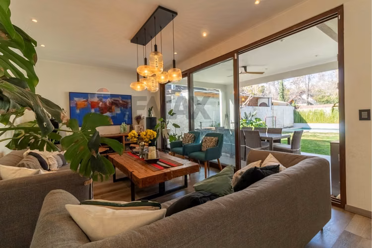 Gran casa remodelada, 6d con vista a la cordillera