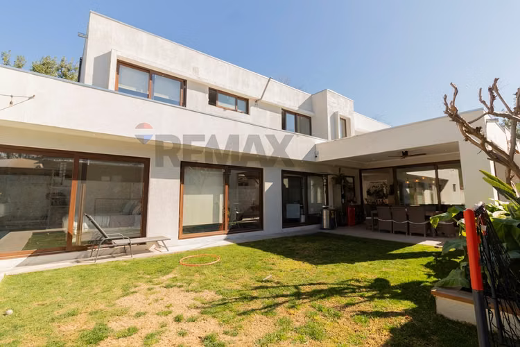 Gran casa remodelada, 6d con vista a la cordillera