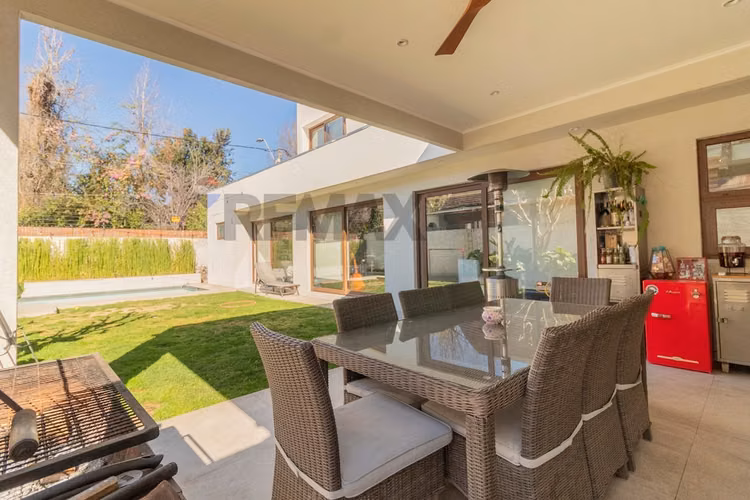 Gran casa remodelada, 6d con vista a la cordillera