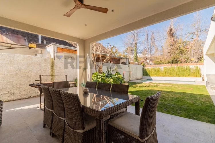 Gran casa remodelada, 6d con vista a la cordillera