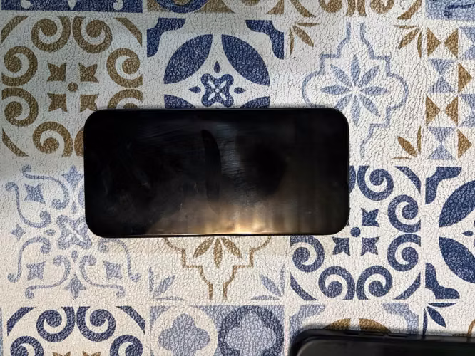iPhone 15 [Indica los GB, ej: 128GB] - Excelente estado (Detalle de audio mínimo)