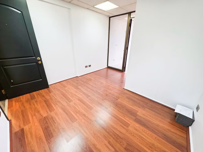 OFICINA EN PEDRO DE VALDIVIA 1 RECEPCIÓN Y 1 PRIVADO