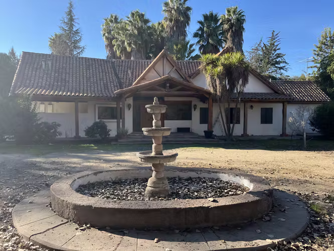 HERMOSA PARCELA  REBAJADA CON IMPRESIONANTE JARDÍN Y PISCINA