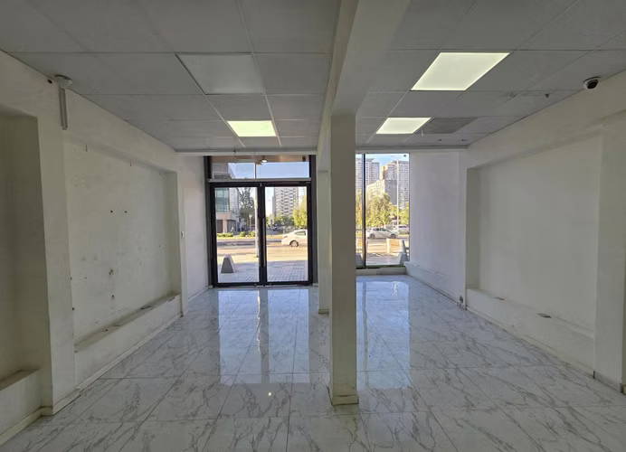 LOCAL COMERCIAL CON EXCELENTE VITRINA Y CONECTIVIDAD EN ÑUÑO