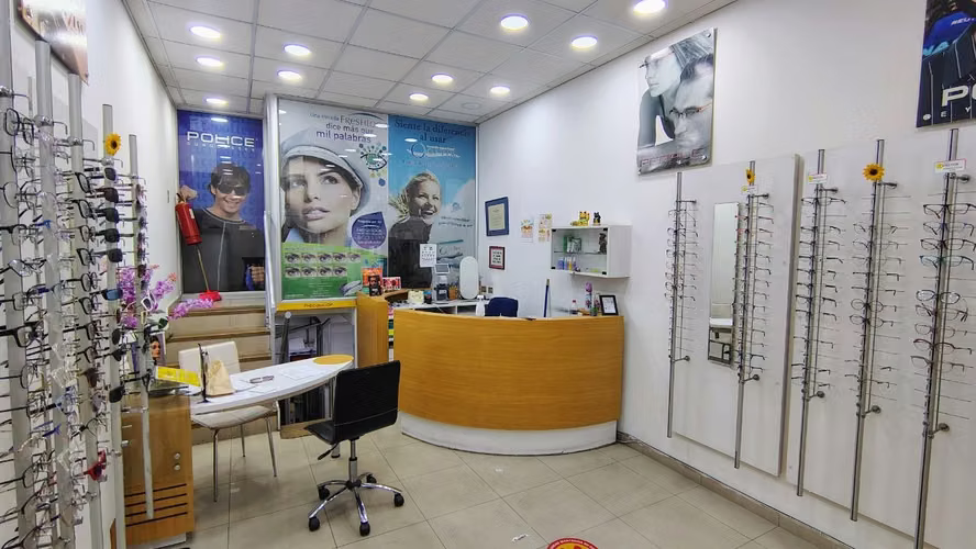 ARRIENDO LOCAL COMERCIAL EN GALERIA SANTIAGO CENTRO