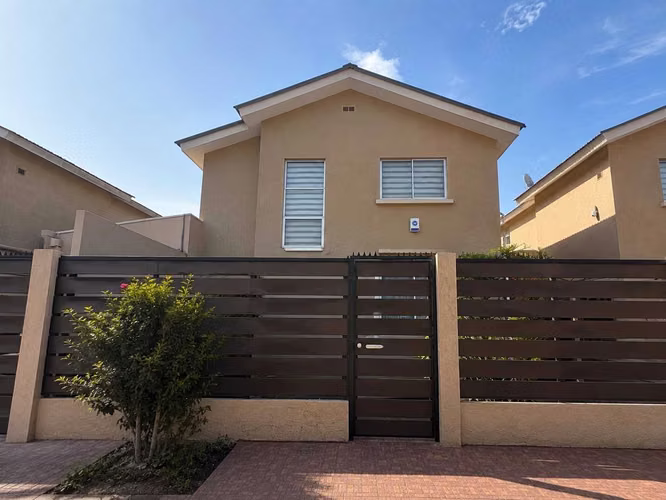 Linda casa con local comercial en La Florida (178582)