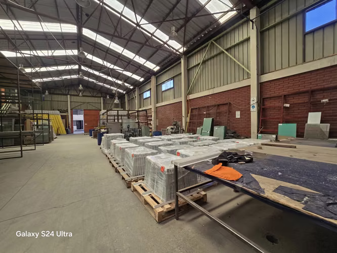 VENTA INDUSTRIAL 15HAB 7BA MACUL
