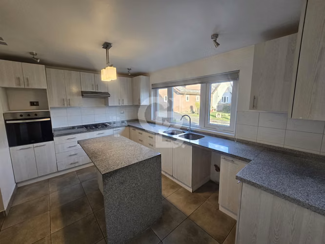 Moderna casa en Valle Volcanes, 3 hab en Condominio