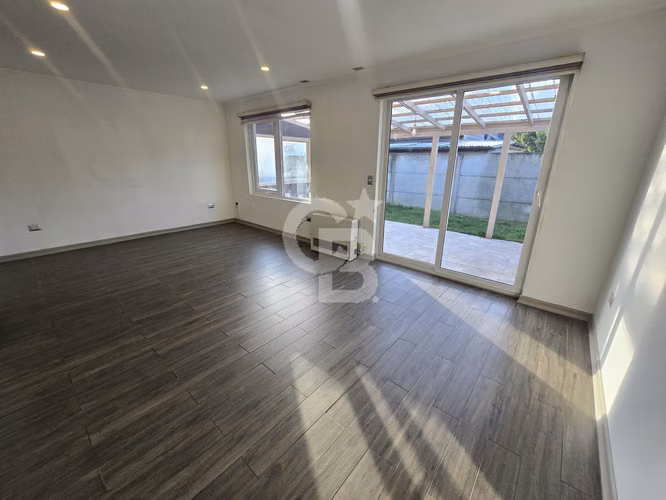 Moderna casa en Valle Volcanes, 3 hab en Condominio