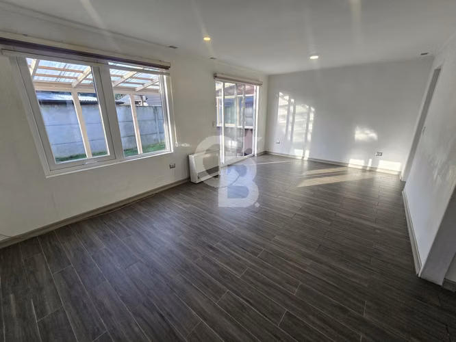 Moderna casa en Valle Volcanes, 3 hab en Condominio