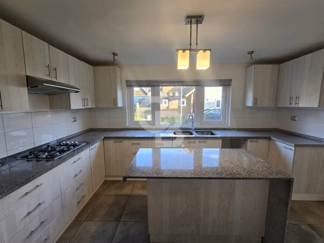 Moderna casa en Valle Volcanes, 3 hab en Condominio
